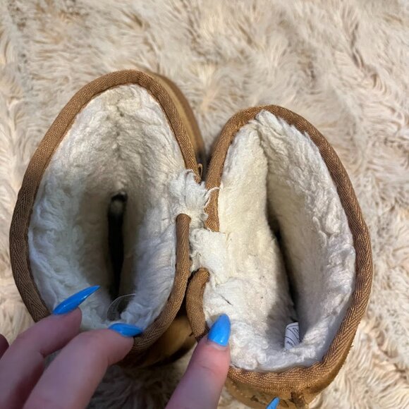 UGG Koolaburra Victoria Short Boot Youth 5 - Picture 6 of 6